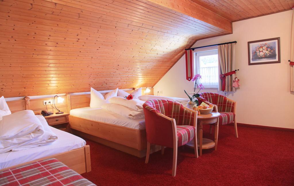 Landhotel Zur Gruenen Kutte Bernshausen Room photo